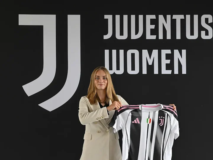 乔治亚·比安奇的第一份职业合同！