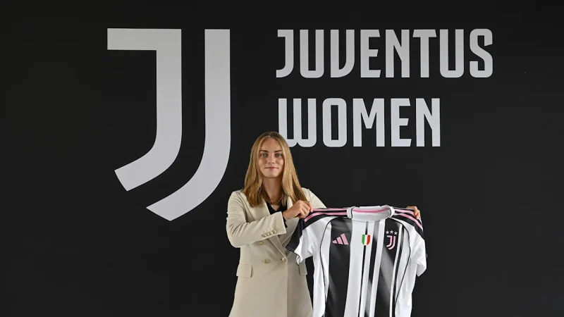 乔治亚·比安奇的第一份职业合同！